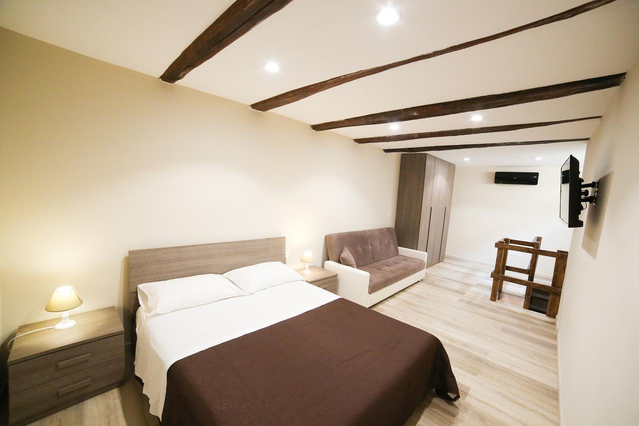 Casa Historical Center Bed & Breakfast เนเปิลส์ ภายนอก รูปภาพ
